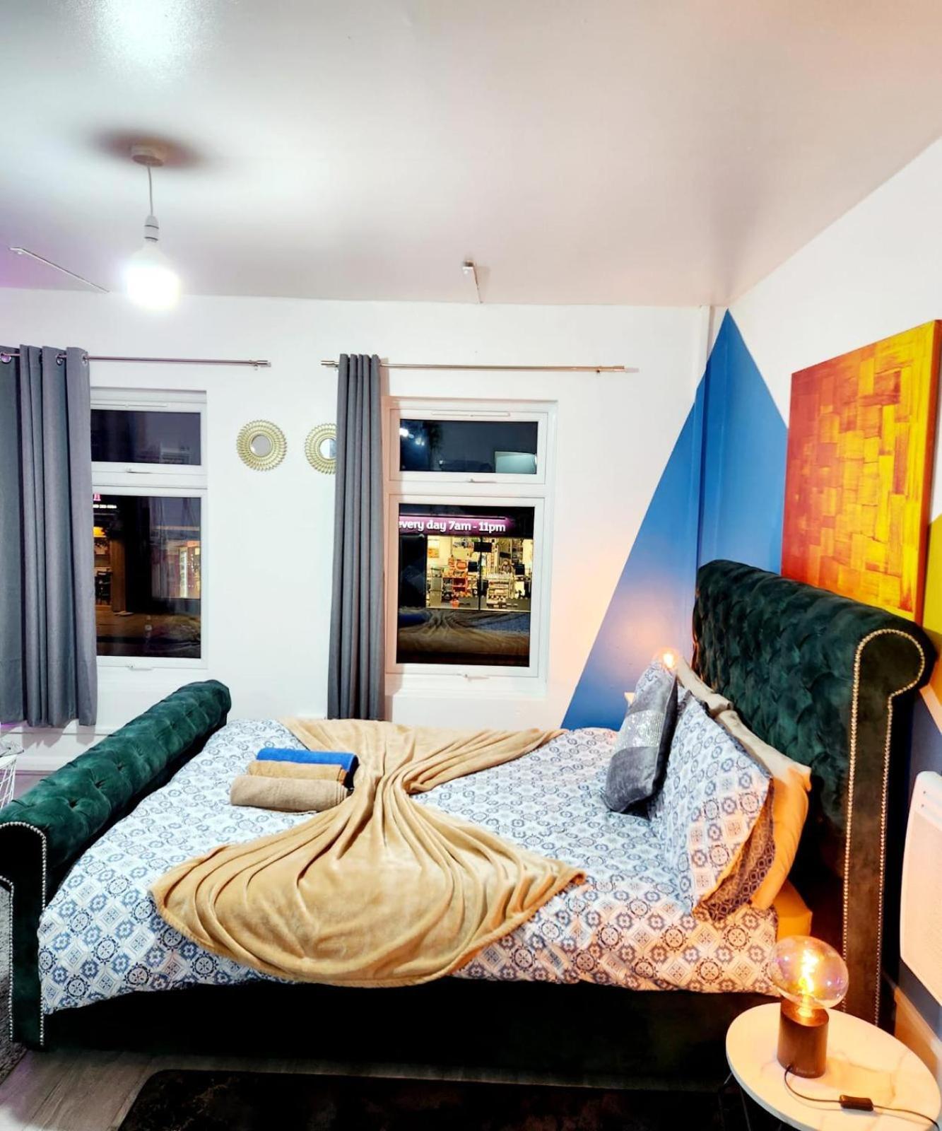 New Deluxe Studio Apt-2 Лондон Стая снимка