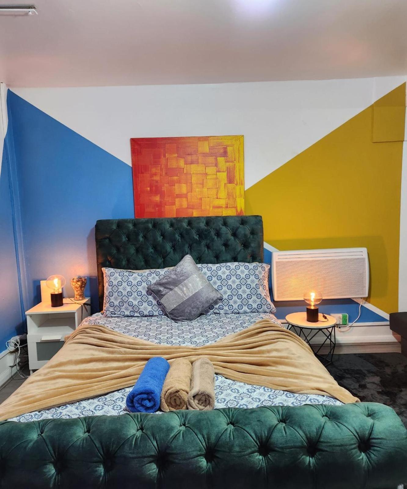 New Deluxe Studio Apt-2 Лондон Стая снимка